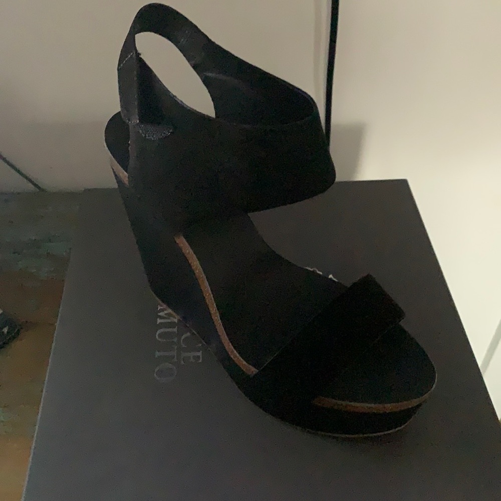 VINCE CAMUTO wedge heels